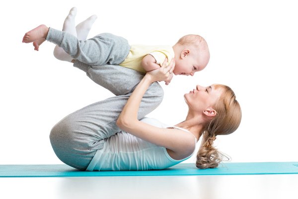 5 Postpartum Pelvic Floor Exercises for New Moms | If you're looking for exercises you can do post-baby to help strengthen your pelvic floor muscles, treat incontinence, and close a diastasis recti, we're sharing 5 workout videos you can do at home. There are tons of benefits of doing pelvic floor exercises after natural childbirth, a c-section, and a hysterectomy, and these are helpful for prolapse as well. From kegels, to postpartum yoga, to exercises with weights, give these a try!